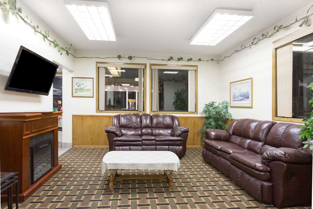 Days Inn by Wyndham Paxton - photo 3