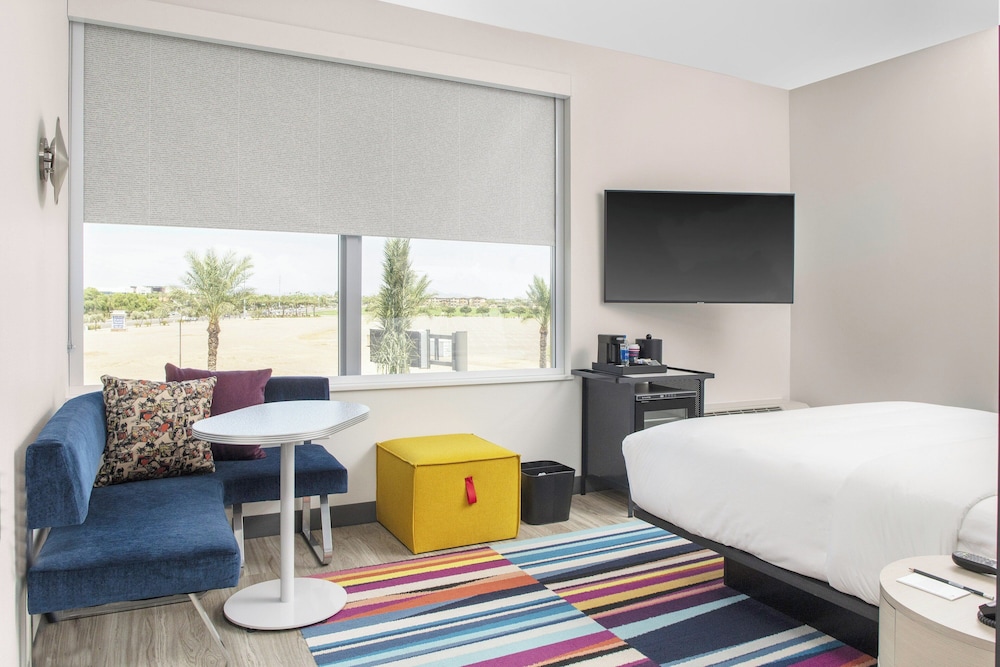 Aloft Glendale at Westgate - photo 5