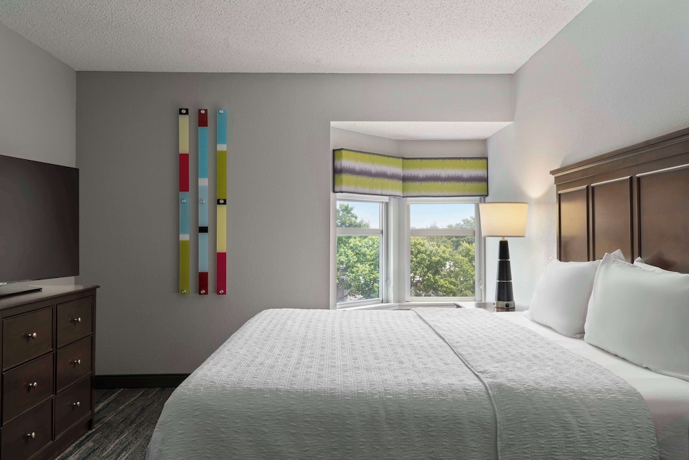 Hampton Inn & Suites Newport News - photo 5