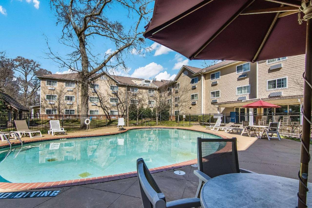 MainStay Suites Columbus next to Fort Moore - photo 4