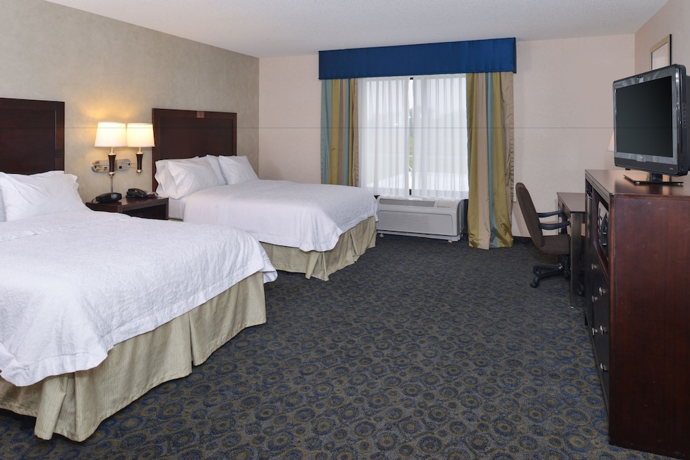 Hampton Inn Milford - photo 3