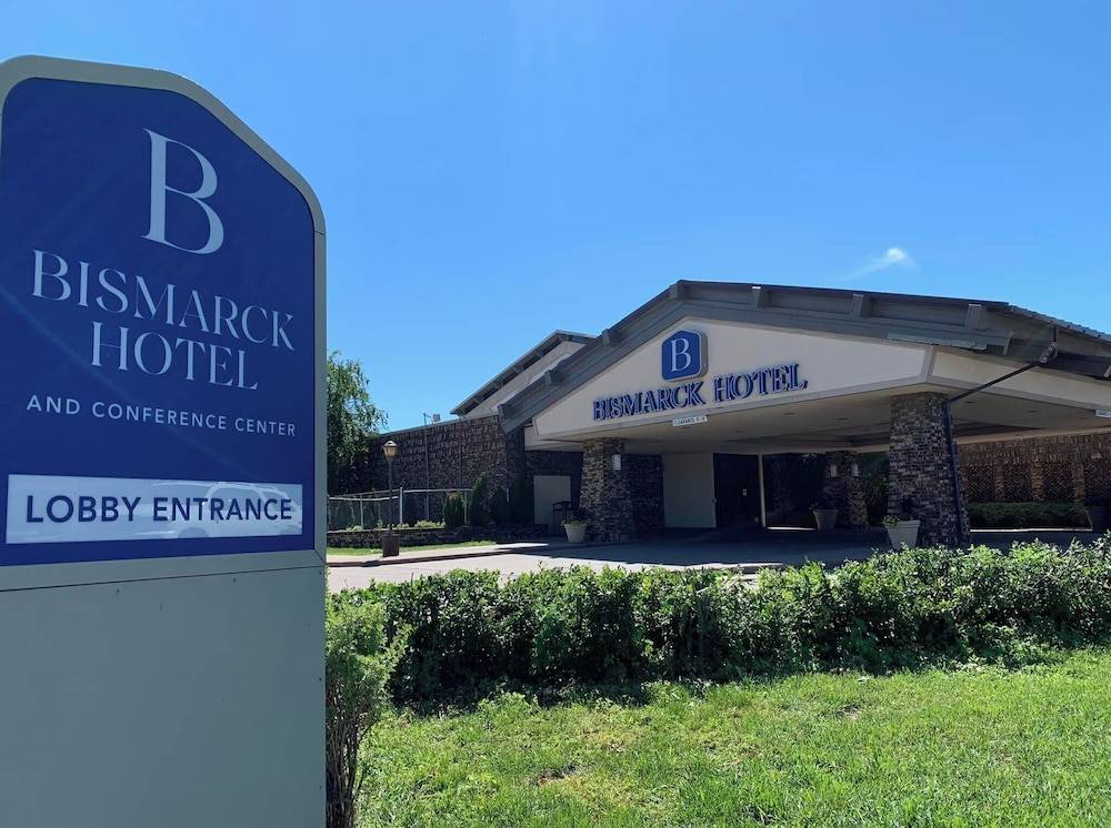 Bismarck Hotel and Conference Center - photo 2
