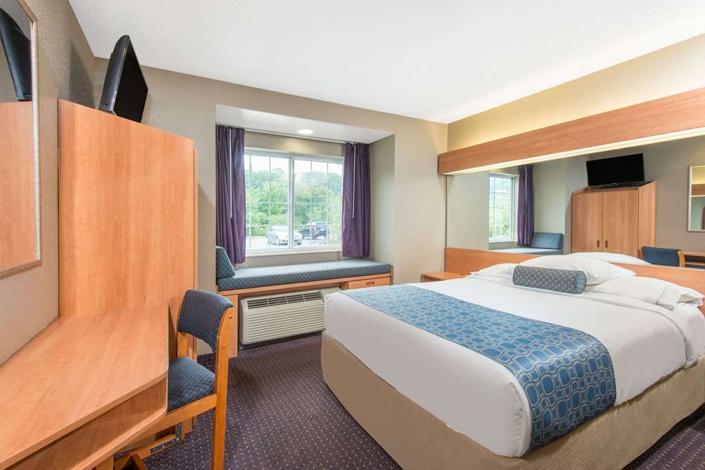 Microtel Inn & Suites by Wyndham Hazelton Bruceton Mills - photo 4