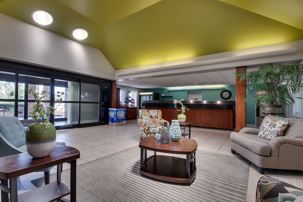 Wingfield Inn and Suites - photo 4