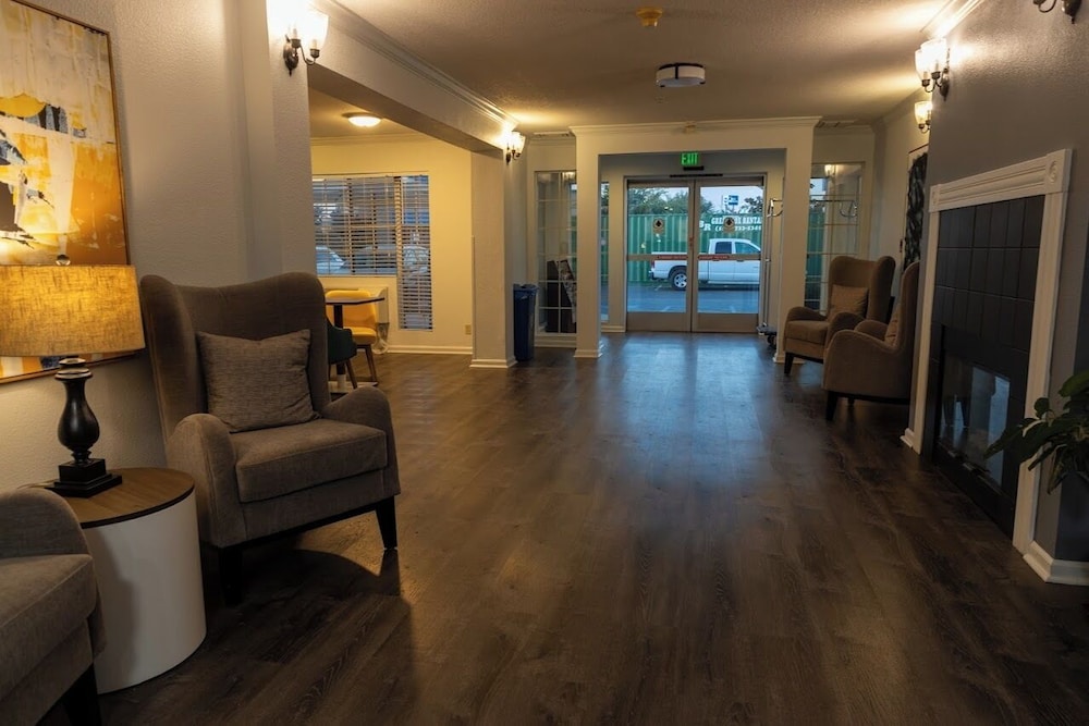 Quality Inn & Suites Tulare - photo 3