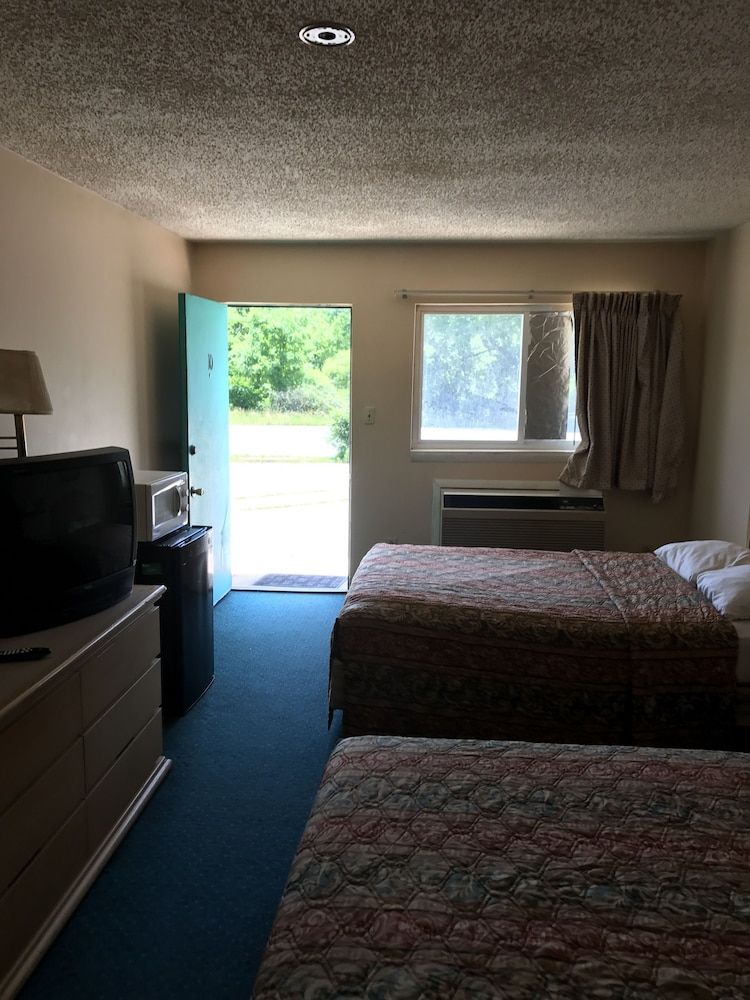 Red Maple Inn - photo 3