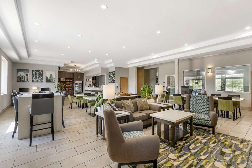 Best Western Plus Des Moines West Inn & Suites - photo 2
