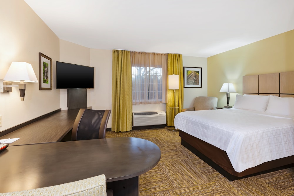 Candlewood Suites Huntersville an IHG Hotel - photo 4