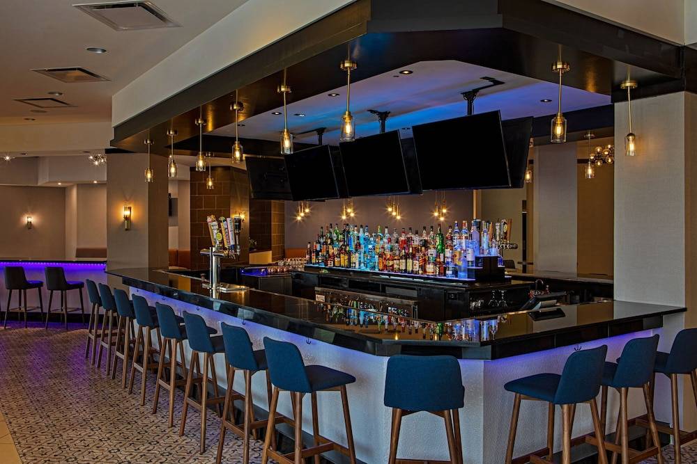 Sheraton Edison - photo 2