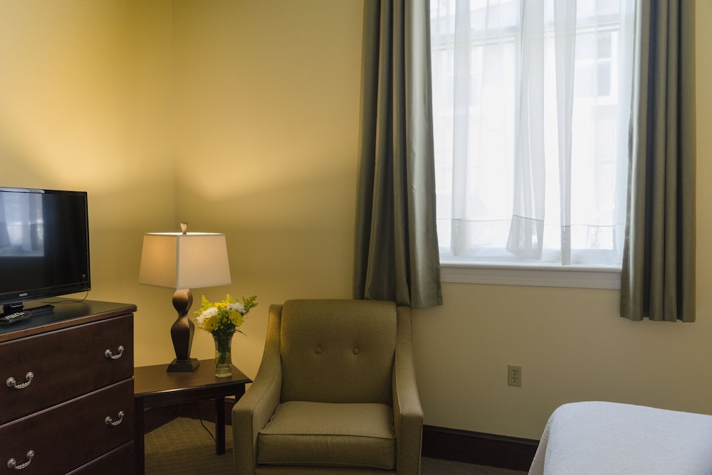 Sheridan Livery Inn & Restaurant - photo 4