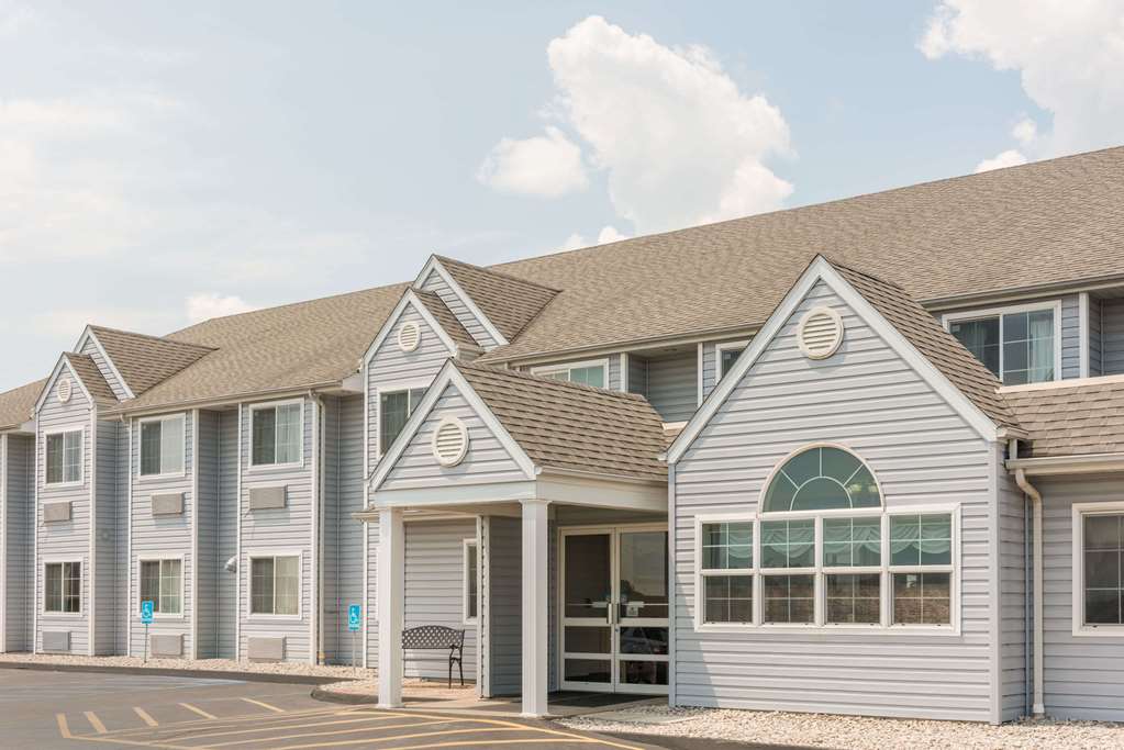 Microtel Inn & Suites by Wyndham Sainte Genevieve - featured photo