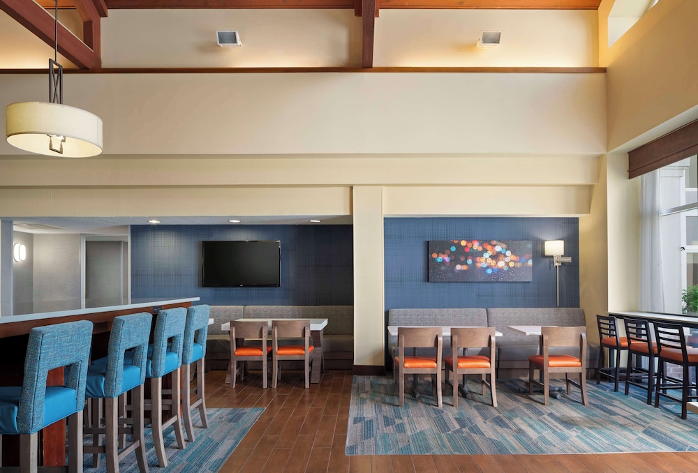 Hampton Inn & Suites Newport News - photo 3