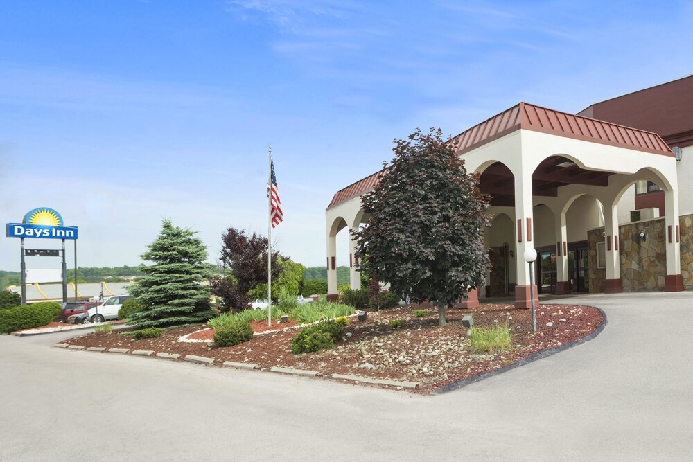 Ramada by Wyndham Pittsburgh New Stanton - featured photo
