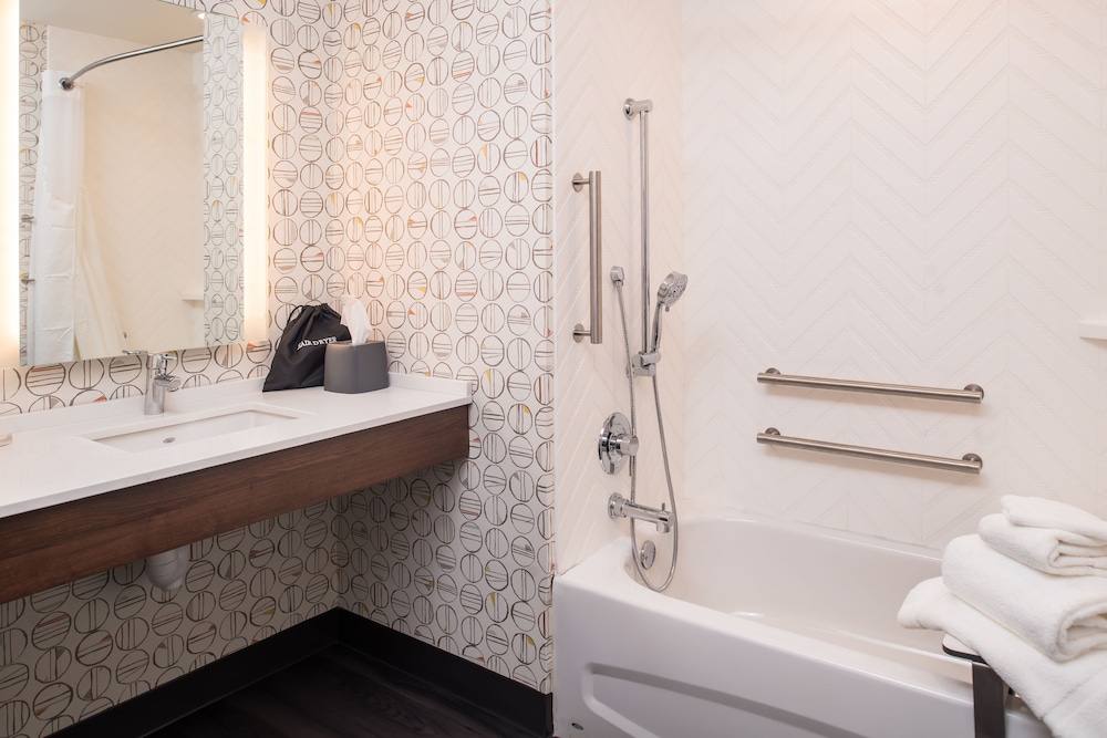 Holiday Inn Joplin an IHG Hotel - photo 4