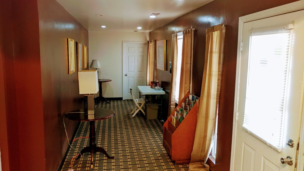 Ashley Lodge - photo 2