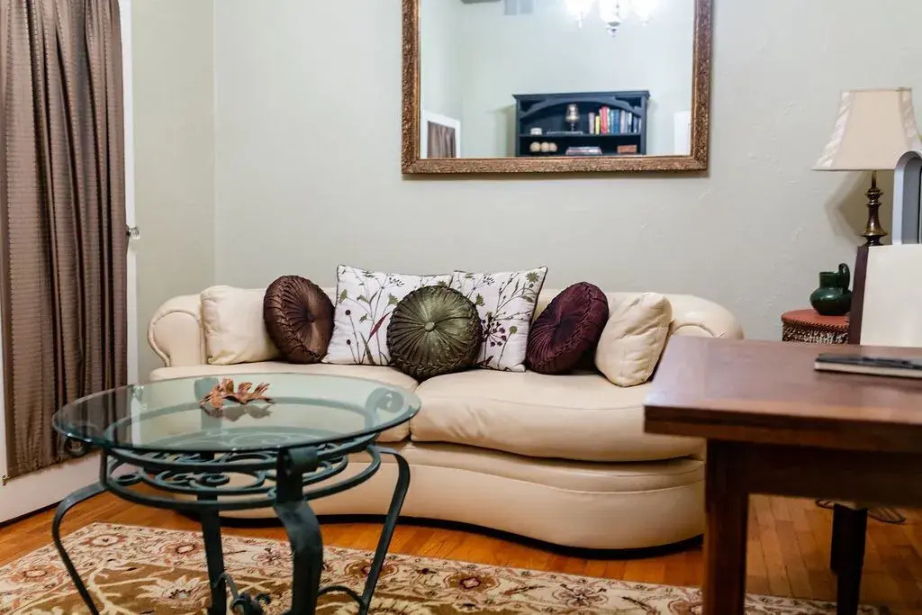 Courthouse Suites - photo 5
