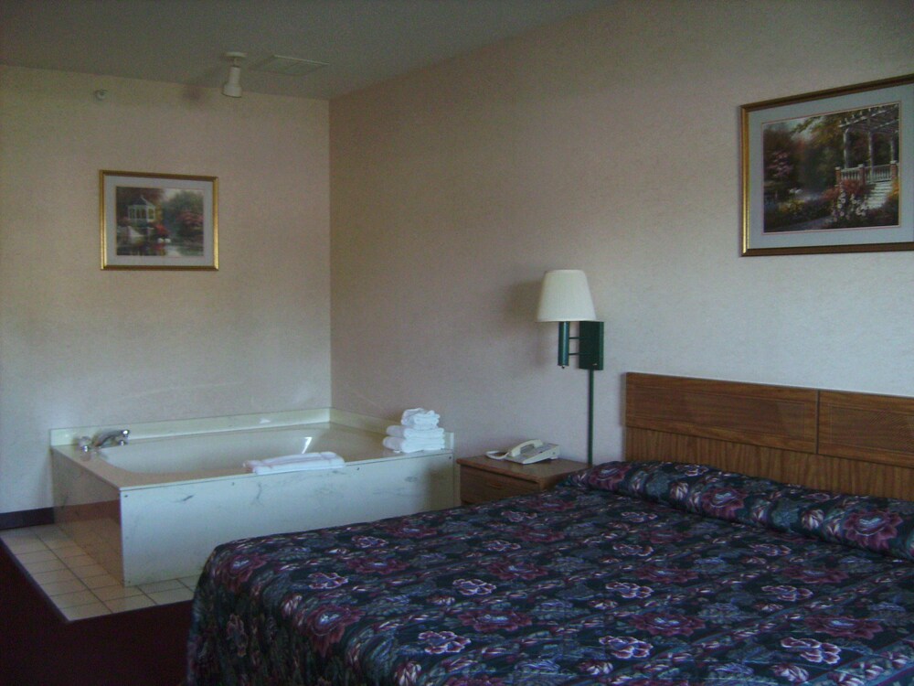Astoria Inn - photo 4