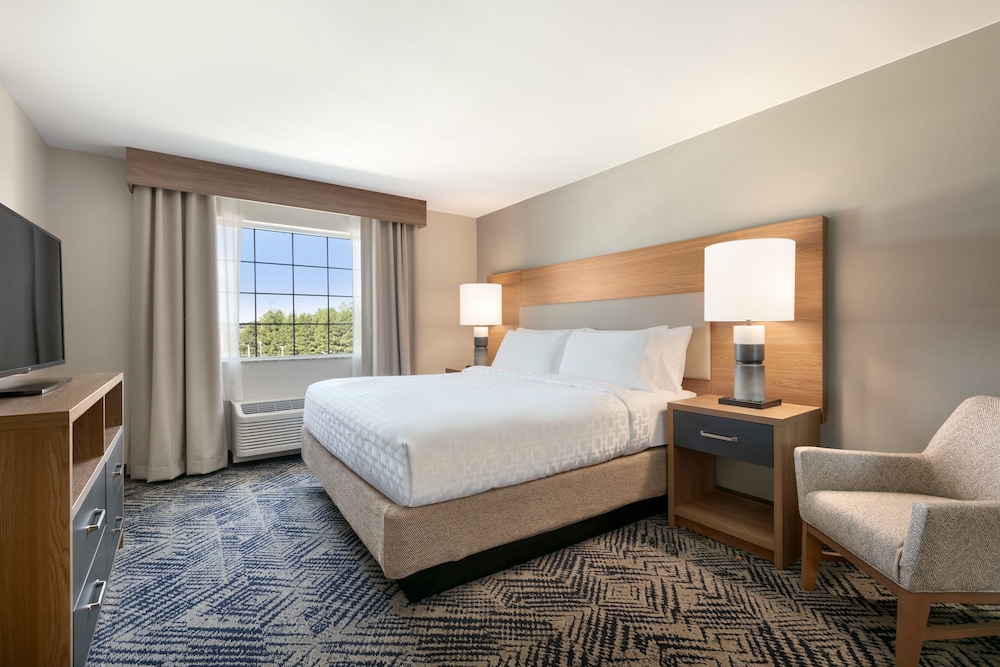 Candlewood Suites Fayetteville Fort Bragg an IHG Hotel - photo 2