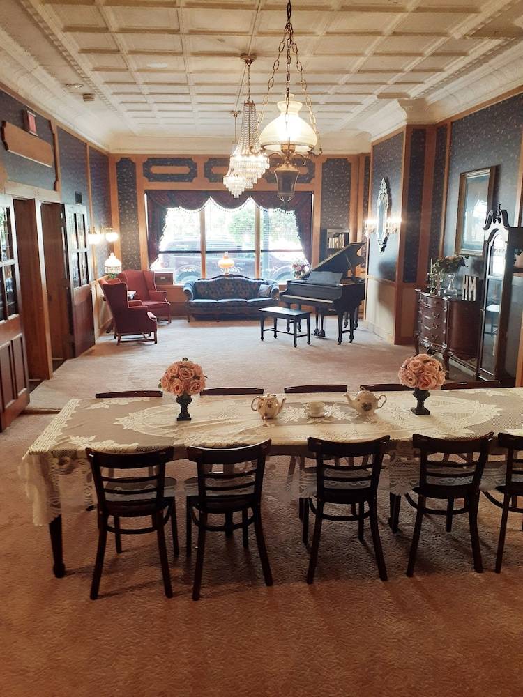 Hotel Millersburg - photo 5