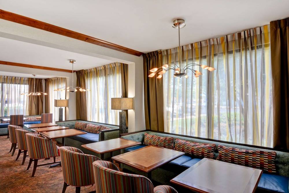 Hampton Inn Memphis Poplar - photo 5