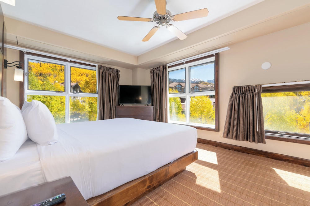 The Peaks Resort and Spa - photo 3