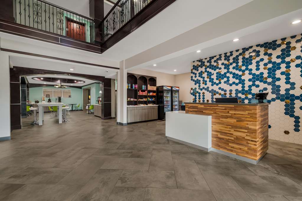 Best Western Bowie Inn & Suites - photo 2