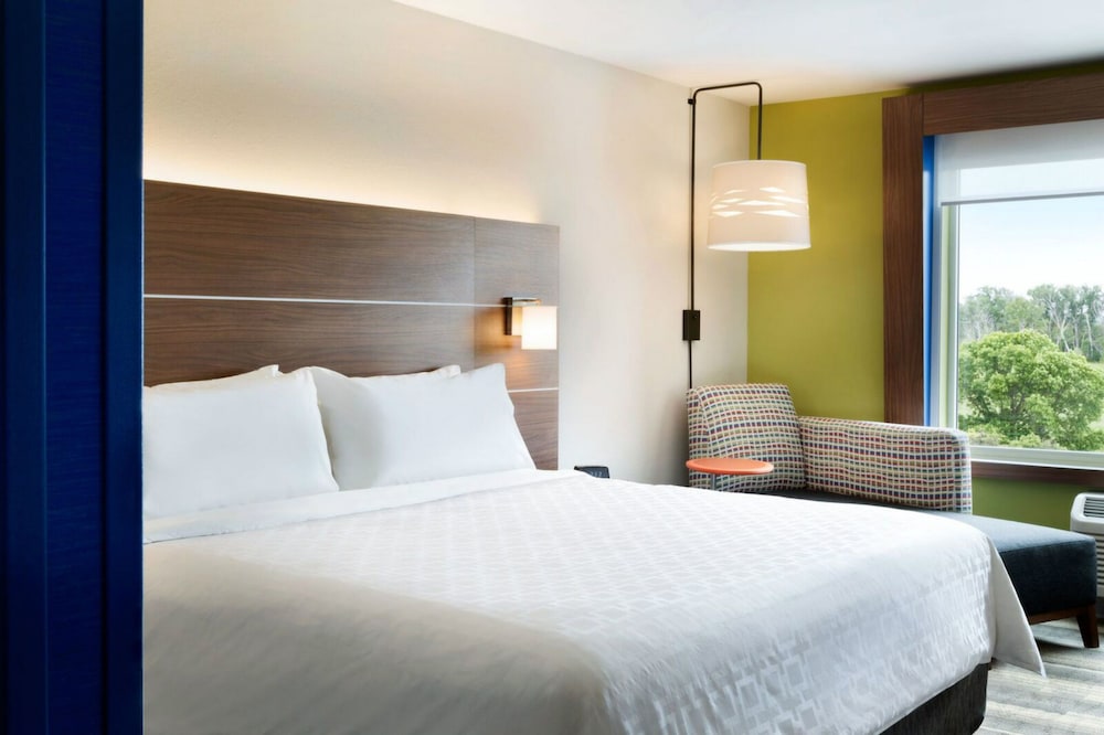 Holiday Inn Express And Suites Omaha Downtown Old Market an IHG Hotel - photo 2