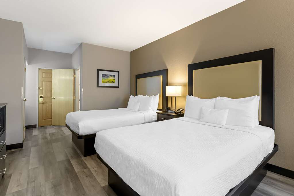 Best Western Plus Des Moines West Inn & Suites - photo 3