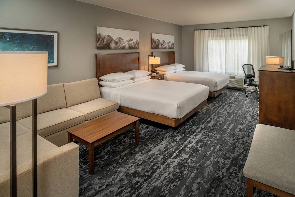 Delta Hotels by Marriott Huntington Mall - photo 3
