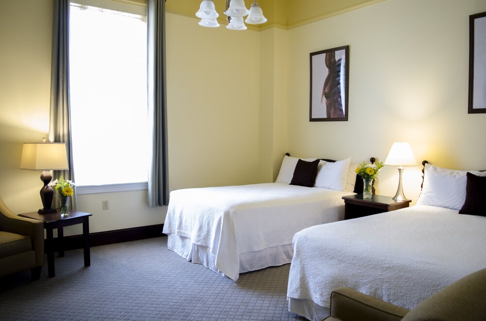 Sheridan Livery Inn & Restaurant - photo 5