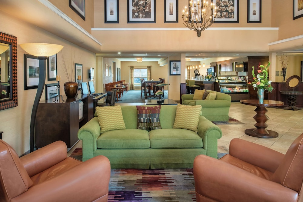 DoubleTree by Hilton Portland Beaverton - photo 2