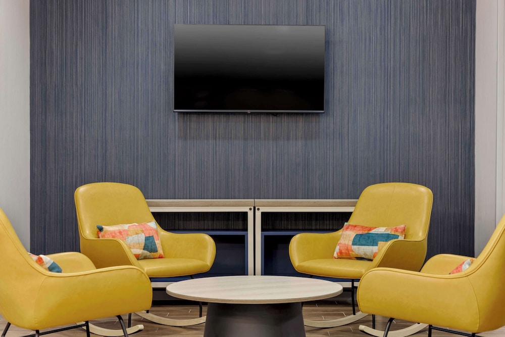 Spark By Hilton Newcomerstown - photo 3