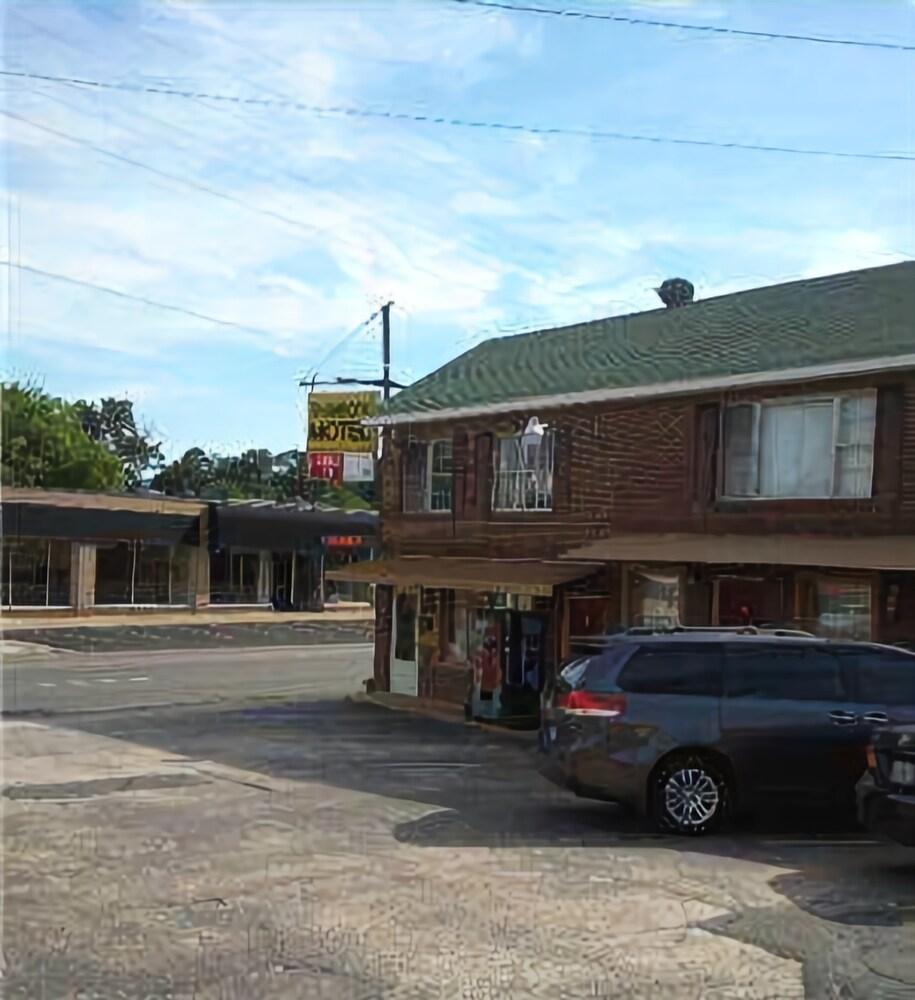 Shamrock Motel - featured photo