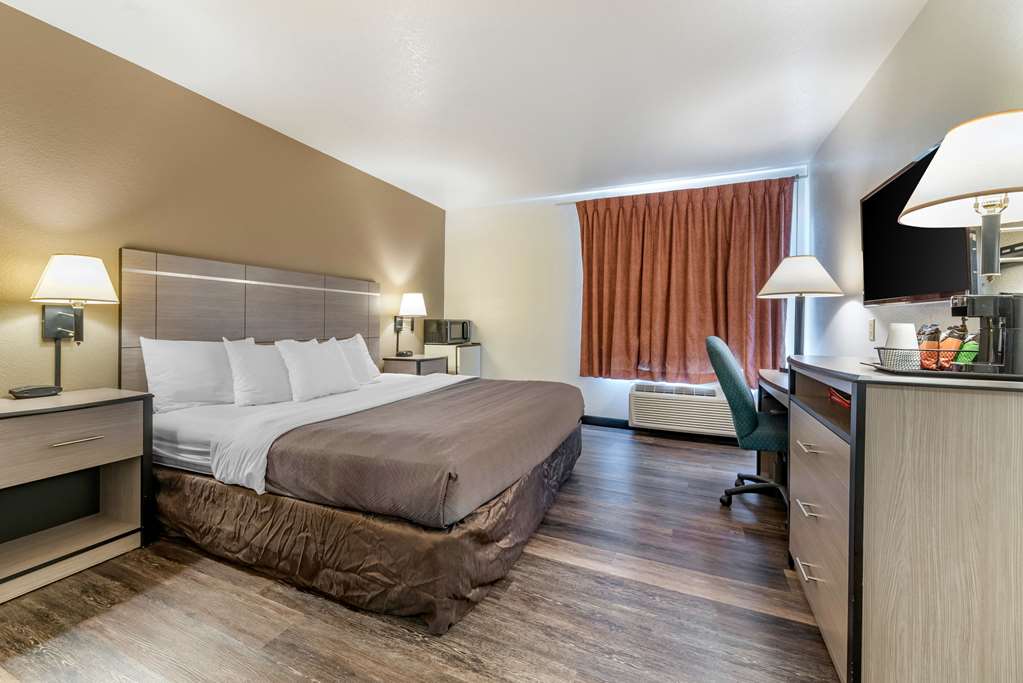 Econo Lodge Pueblo - photo 5