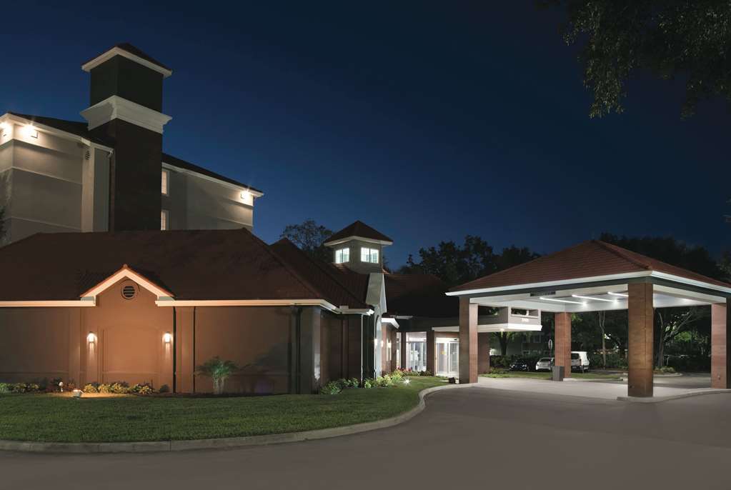 La Quinta Inn & Suites by Wyndham Orlando Lake Mary - photo 4