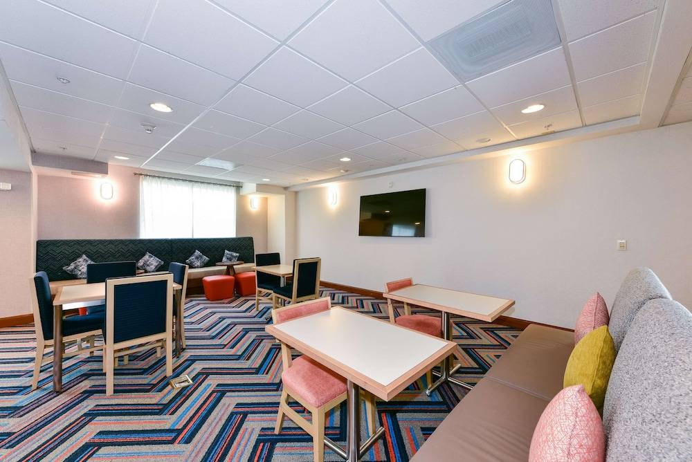 Hampton Inn & Suites Pittsburg CA - photo 4