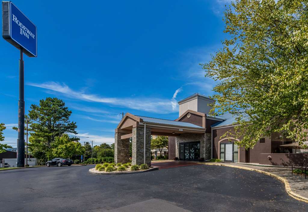 Rodeway Inn Knoxville Central Avenue Pike - photo 2