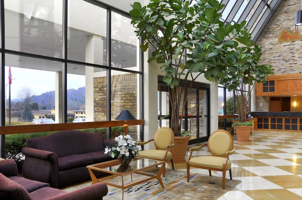 DoubleTree by Hilton Hotel Oak Ridge Knoxville - photo 2