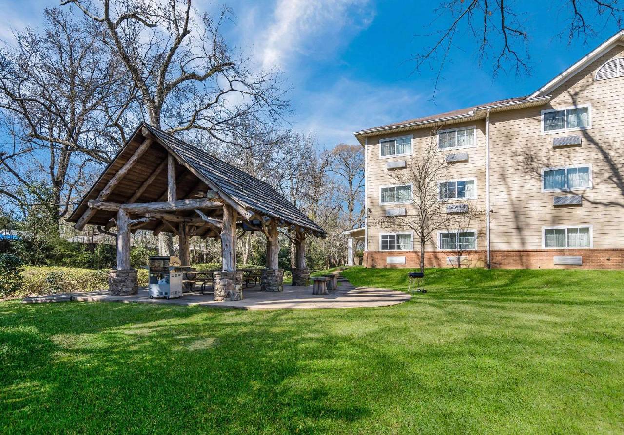 MainStay Suites Columbus next to Fort Moore - photo 3