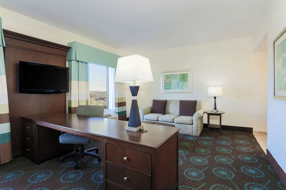 Hampton Inn & Suites Wheeling The Highlands - photo 4
