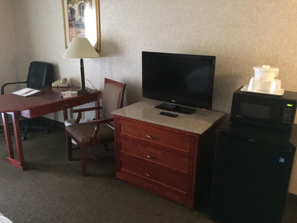 Quality Inn & Suites Albuquerque Downtown University - photo 5