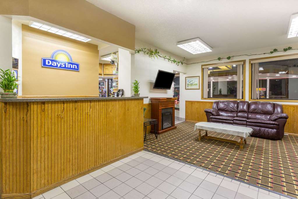 Days Inn by Wyndham Paxton - photo 2