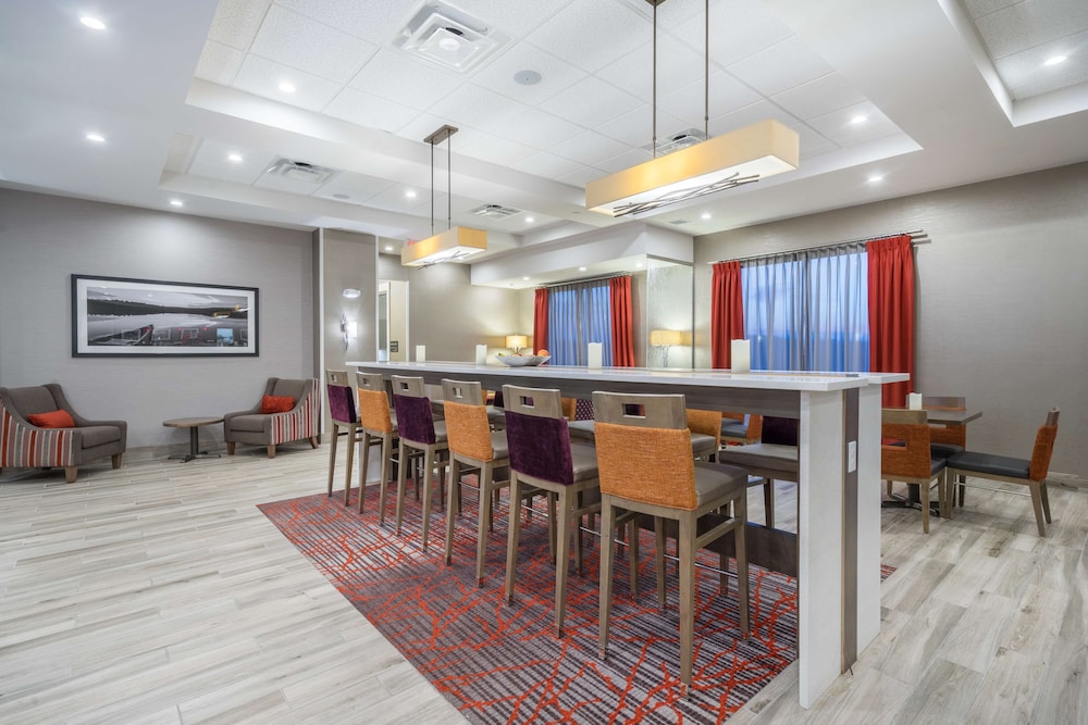 Hampton Inn Oxford - photo 2