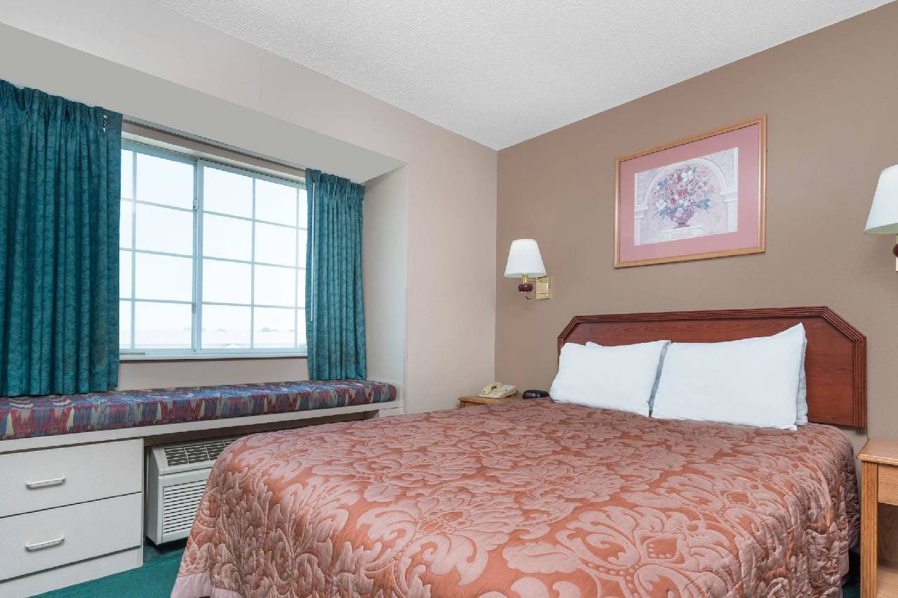 Super 8 by Wyndham Fargo Airport - photo 2