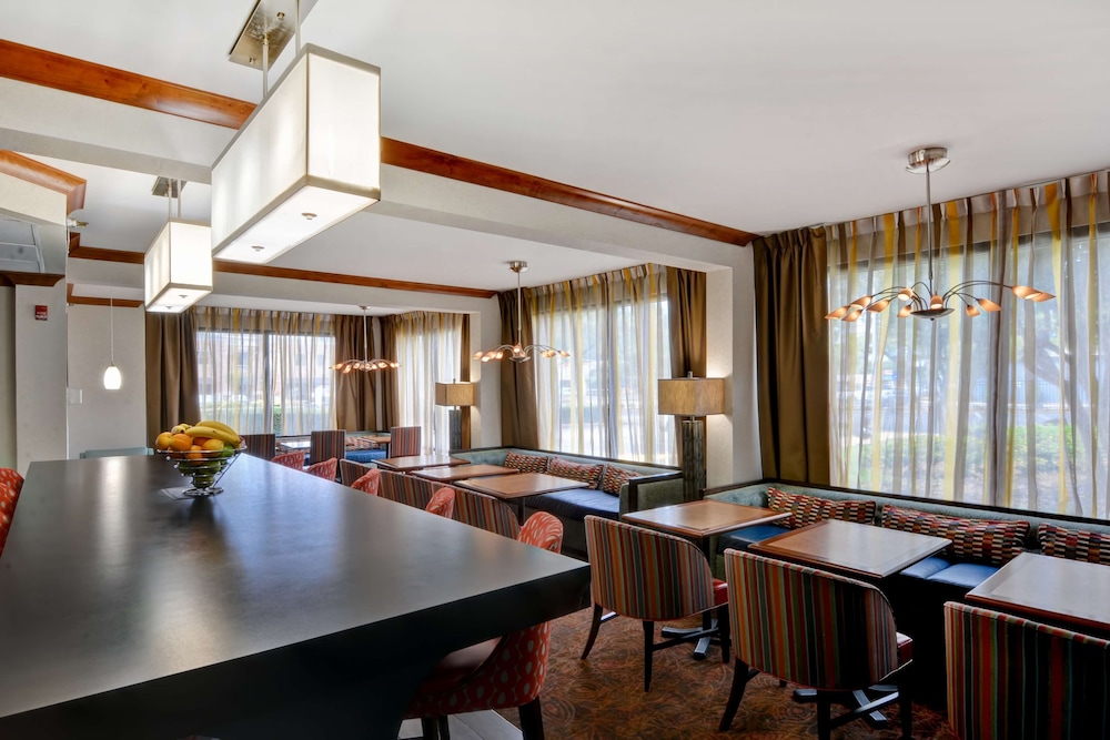Hampton Inn Memphis Poplar - photo 3