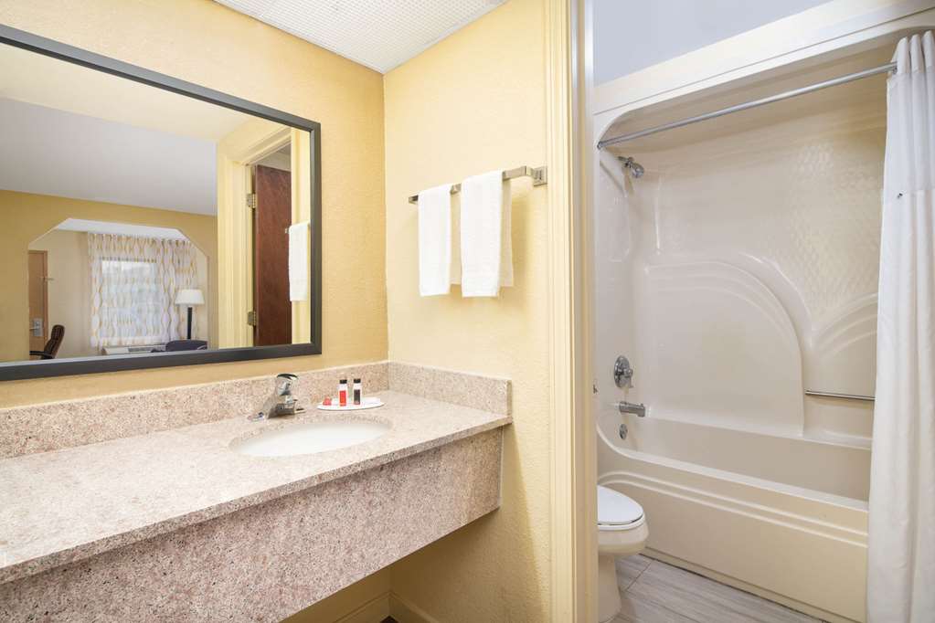 Days Inn by Wyndham Thomaston - photo 4