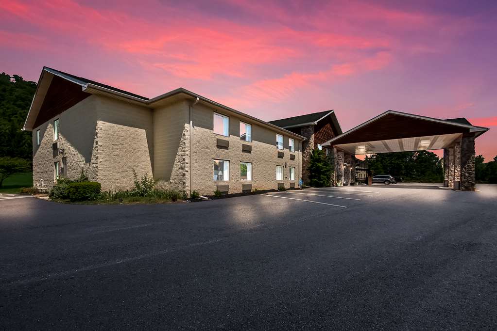 SureStay Plus Hotel by Best Western Berkeley Springs - featured photo