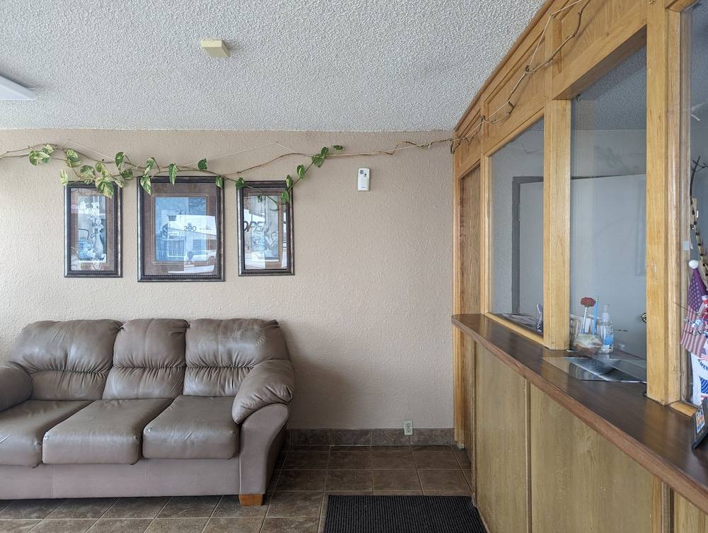 Luxury Inn - photo 2