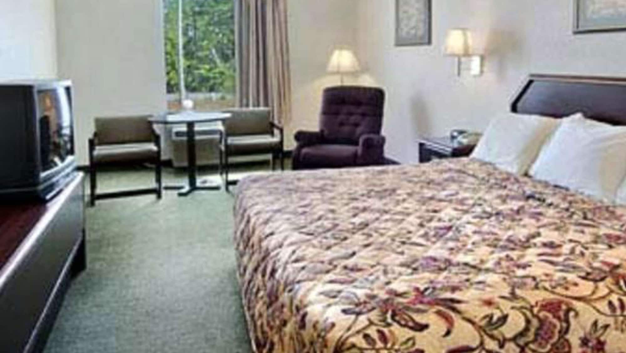 Gray Inn and Suites - photo 3