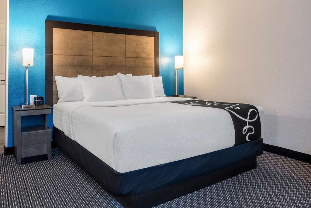 La Quinta Inn & Suites by Wyndham Orlando Lake Mary - featured photo